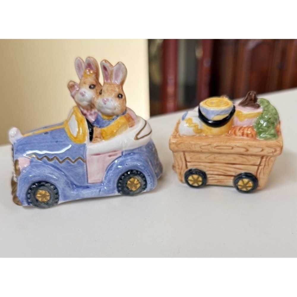 1993 Fitz & Floyd Ominbus Bunnies Car with Wagon Salt and Pepper Shakers Easter